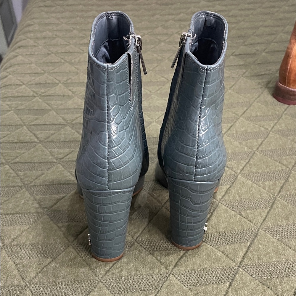 Sam Edelman Gray- Teal Croc-Embossed Ankle Boots, size 6 - Picture 7 of 12